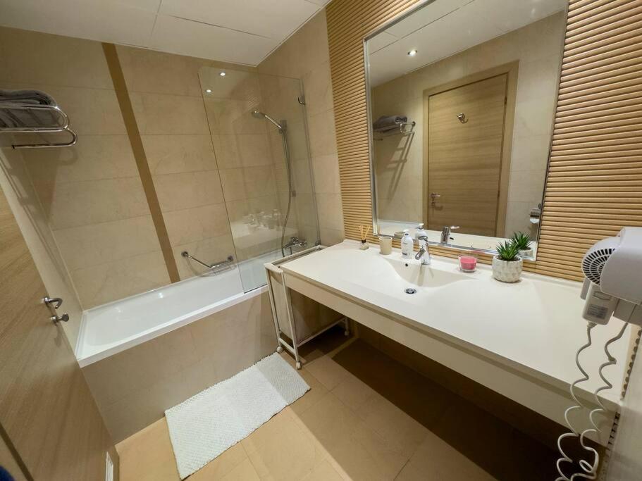 Luxury 2 Bedroom Apartment 布加勒斯特 外观 照片